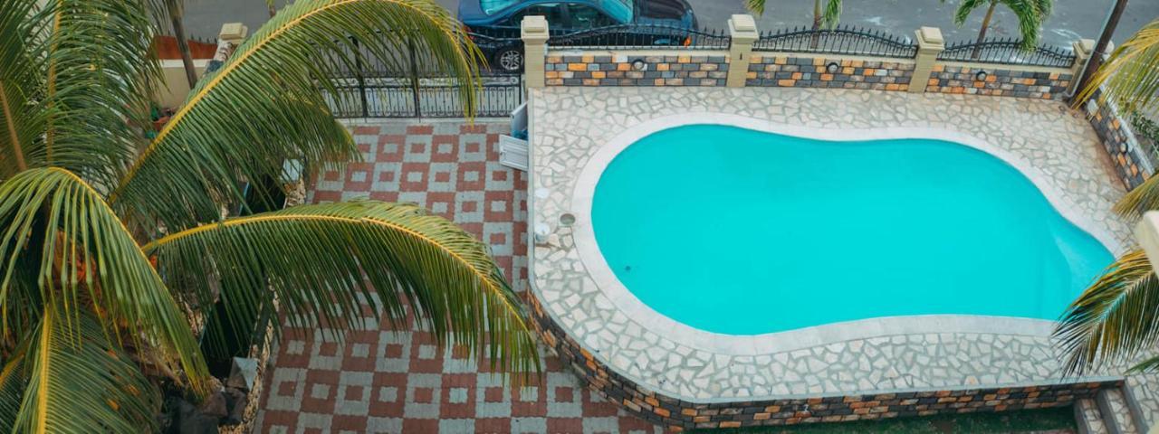 Rs Villas - Three Bedrooms Share Apartment With Private Room And Free Wifi And 100Mts To The Beach And Ac And 100Mts To Bus Stop And Pool Flic-en-Flacq Eksteriør bilde
