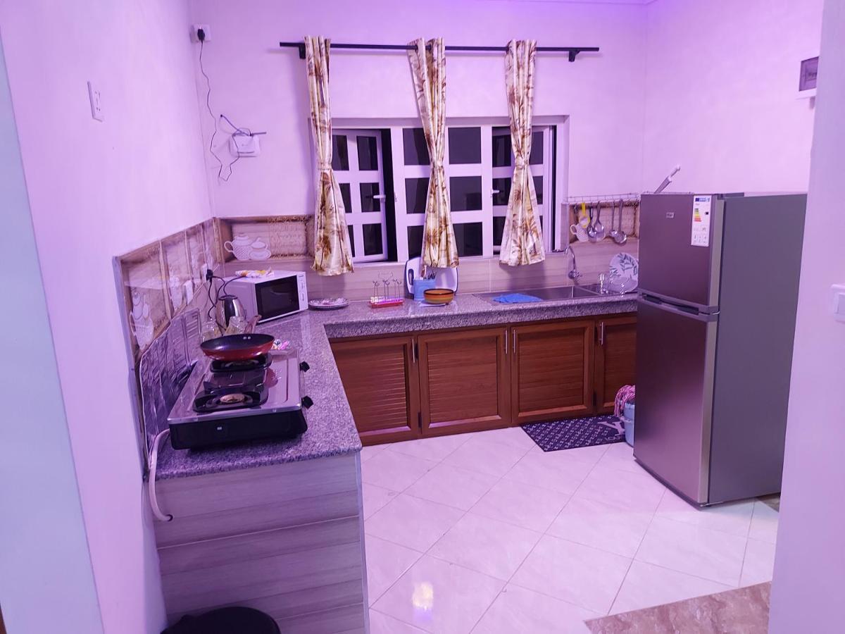Rs Villas - Three Bedrooms Share Apartment With Private Room And Free Wifi And 100Mts To The Beach And Ac And 100Mts To Bus Stop And Pool Flic-en-Flacq Eksteriør bilde